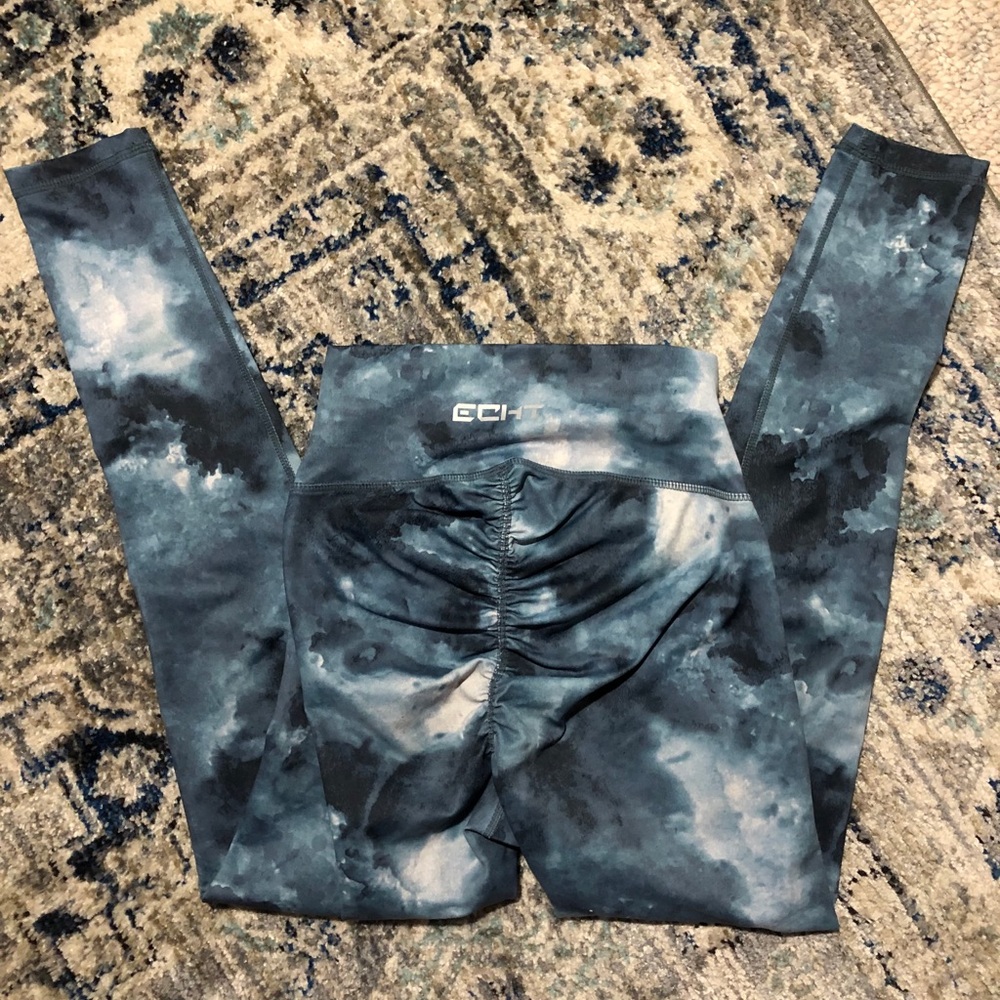 BUTT SCRUNCH & CROSS WAIST LEGGINGS